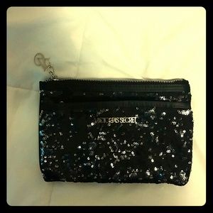 VS Black Clutch