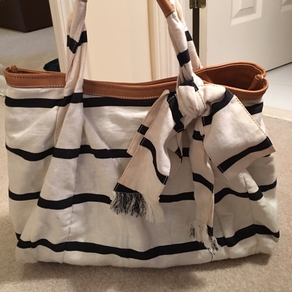MOVING SALE! Ann Taylor tote