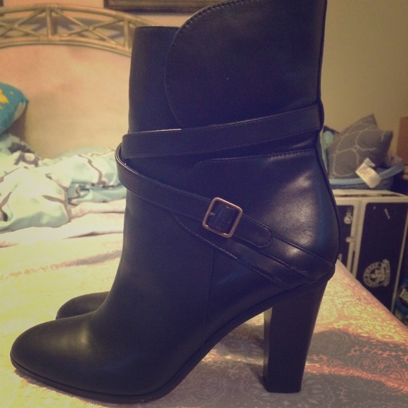 Loft ankle boots 😍