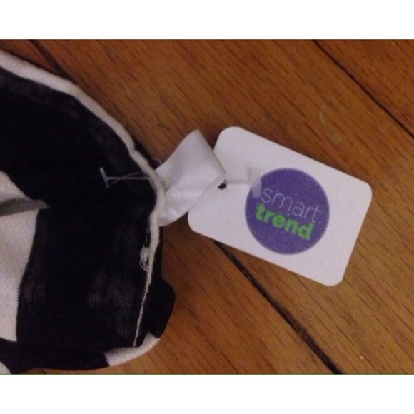 NWT cute striped scarf! - Picture 2 of 2