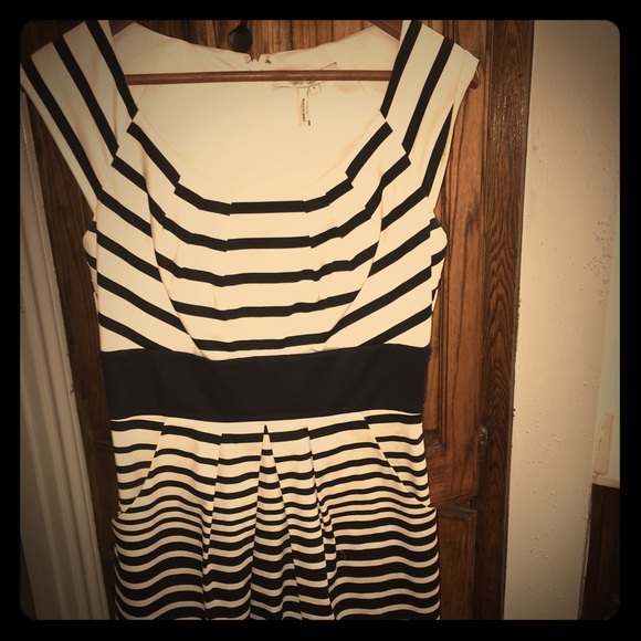 Cap sleeve Max and Cleo dress Sz-6