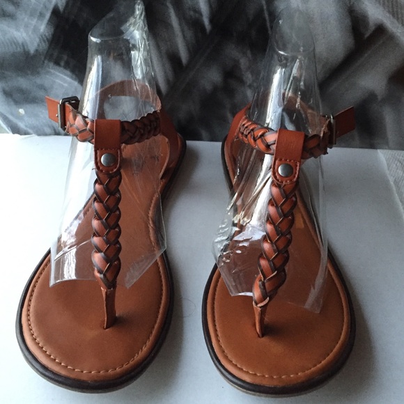 American Eagle Outfitters Shoes - American Eagle Tan Braided Thong Sandals!