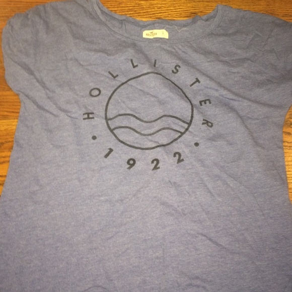 Hollister tee