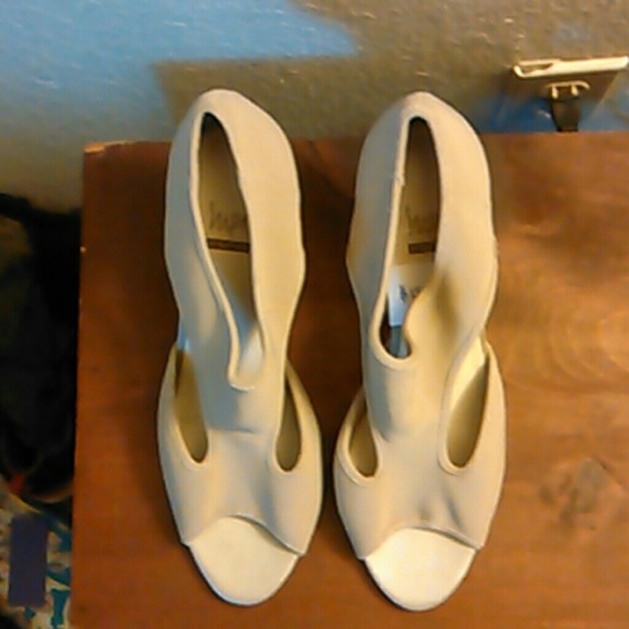 Nude,stretchy,high heels