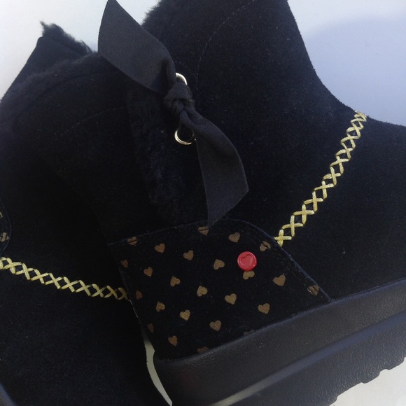 SOLD!!! NEW UGG ankle boots shearling black 6 or 7 - Picture 4 of 4