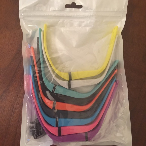 9 SMALL Flex wristbands with clasps - no battery.