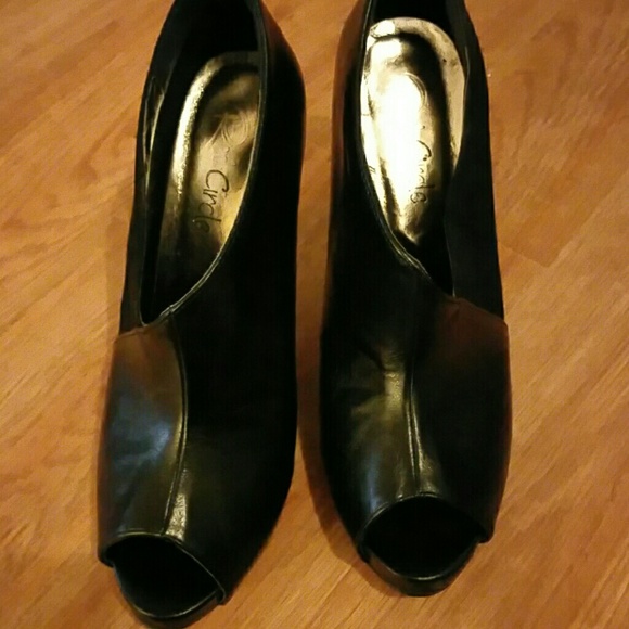 Heels - Picture 2 of 3