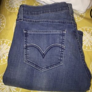CLOSET SALE- Levi's light wash bootcut jeans