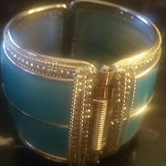 Jewelry - Picture 3 of 4