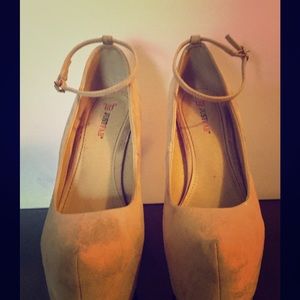 JustFab Nude Suede Platform Pumps