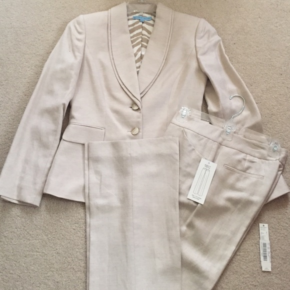 ANTONIO MELANI Jackets & Blazers - NWT 🎈🎈Stunning Suit & Pant Outfit Light Taupe