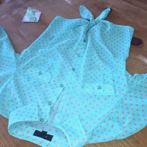 Edge Pin up Blouse & LA Colors Geo Lip Balm💕