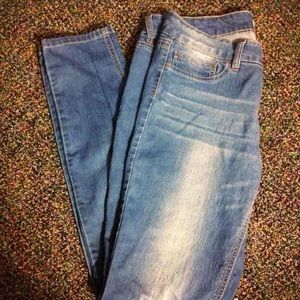 Light wash skinny jeans