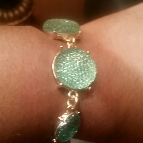 Jewelry - Picture 3 of 4