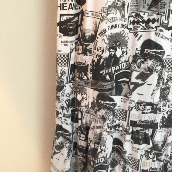 Graphic printed dress in Black and white.