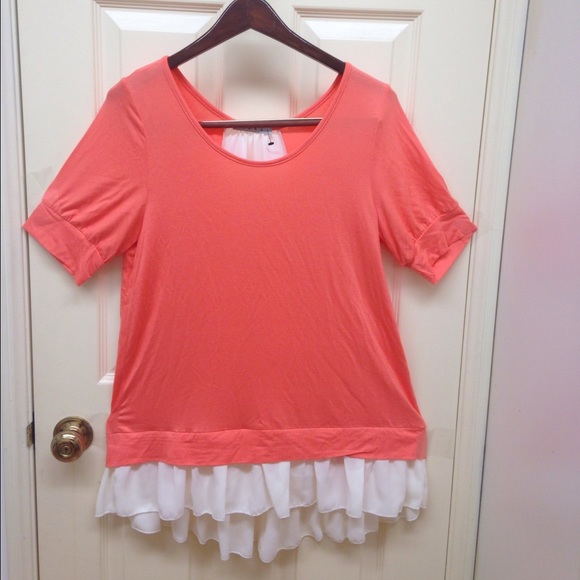 #141. 🆕 Cute pink and white shirt. Stretch.