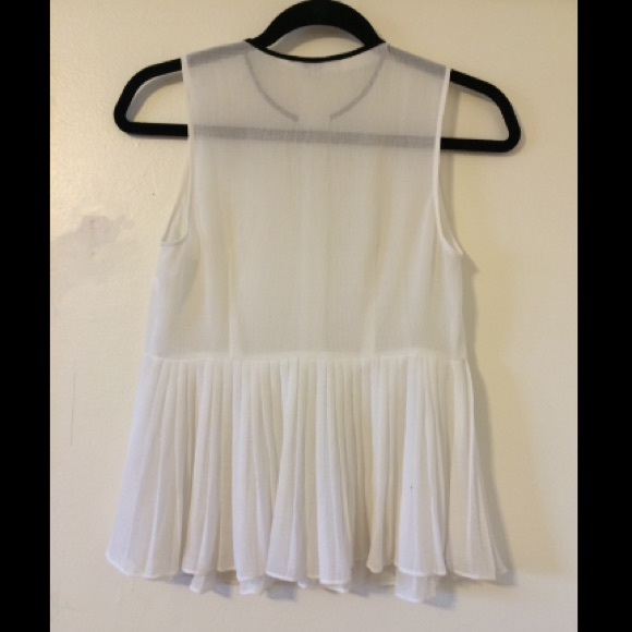 BB Dakota white sheer top with black detailing - Picture 3 of 3