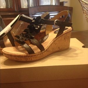 Flirty black sandal wedges