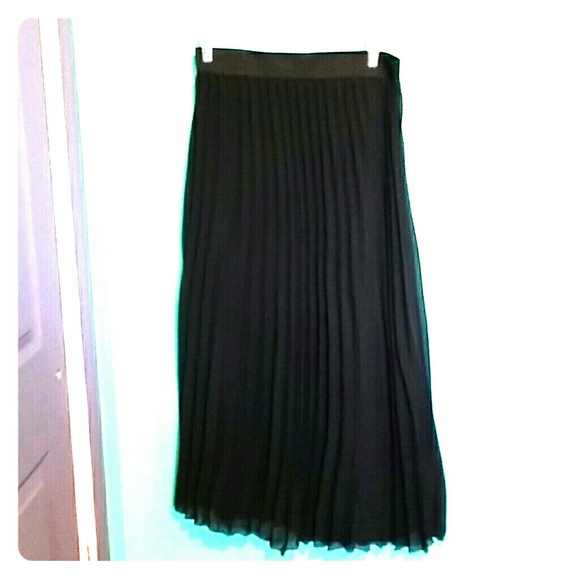 Black pleated maxi skirt