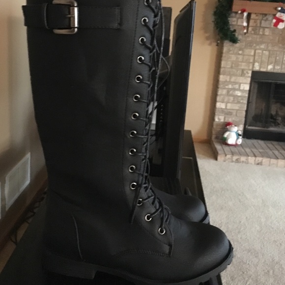 🚫SOLD🚫 Brand New Black Boots - Picture 2 of 3