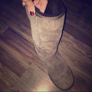 Brown tall UGG boots - great shape!