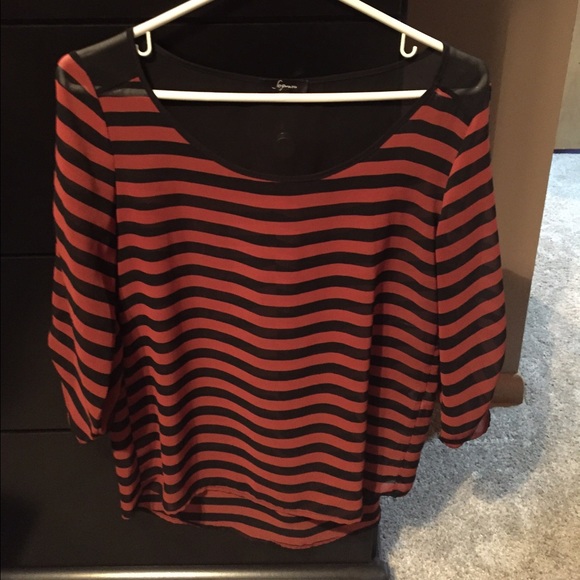 Soprano striped blouse.