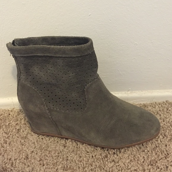 Dolce Vita Shoes - Dolce Vita suede booties