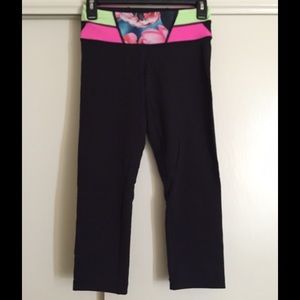 Lululemon Wunder Under Crops!!