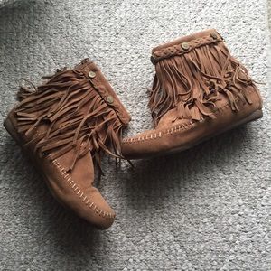 Suede fringe moccasin booties -- size 6