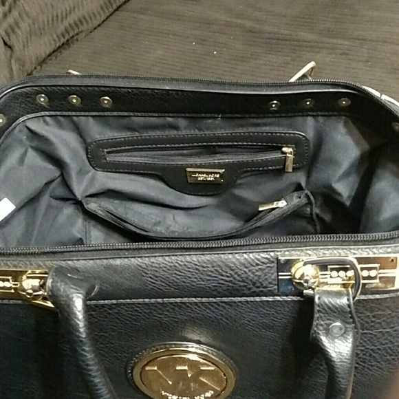 Purse - Picture 3 of 4