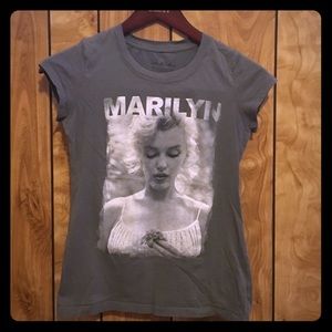 Gray Marilyn Monroe tshirt