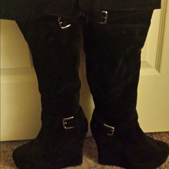 Black wedge boots