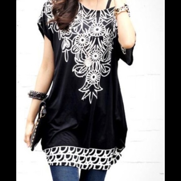 NWOT BOHEMIAN BLACK AND WHITE TOP
