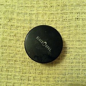 Black opal finishing powder
