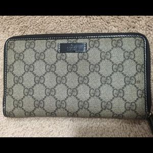 Authentic Gucci monogram design zipper wallet