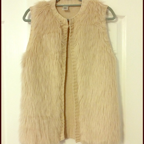 NWT Faux Fur Vest