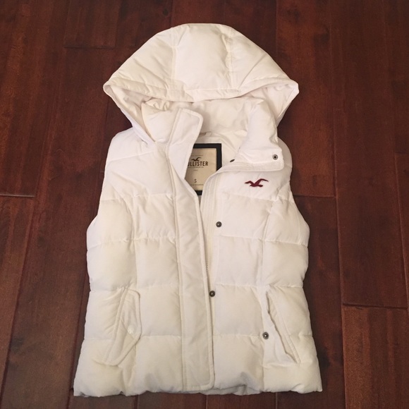 White Hollister vest size small. Worn twice.