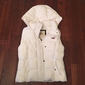 White Hollister vest size small. Worn twice.