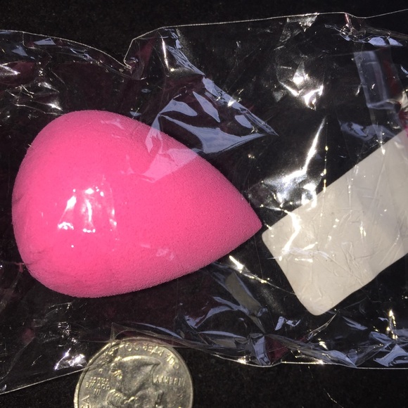 Mini pink sponge blender