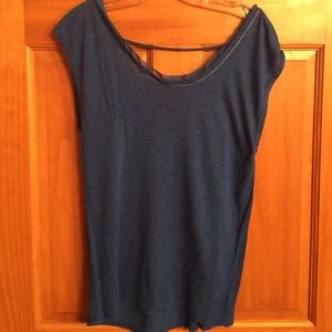 T-shirt with open back