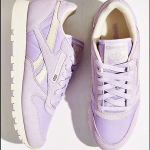 Pink reeboks