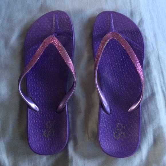 purple sandals have grip and are very comfortable