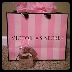 Pink diamonds bombshell perfume