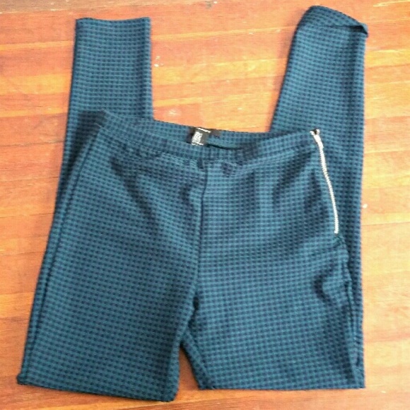Blue and black checkered leggings
