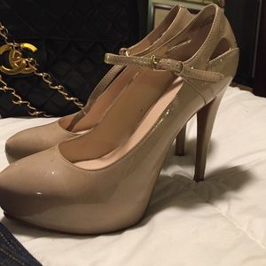 Nude platform high heel pumps