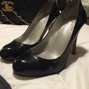 Ivanka Trump black patent leather pumps heels