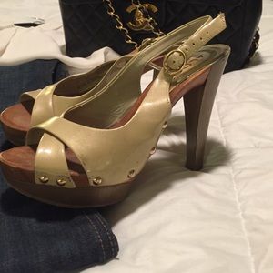 Patent leather peep toe sling back heels/pumps