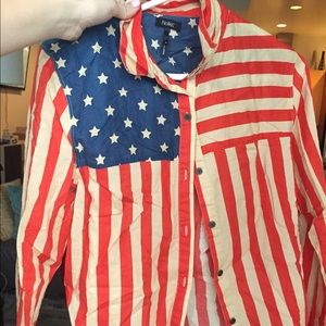 NOLLIE AMERICAN FLAG BUTTON UP SIZE MEDIUM NWOT