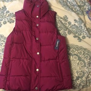 Old Nacy puffer vest. NTW. magenta. Size S