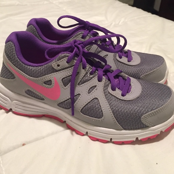 Kids size 5Y Nike sneakers